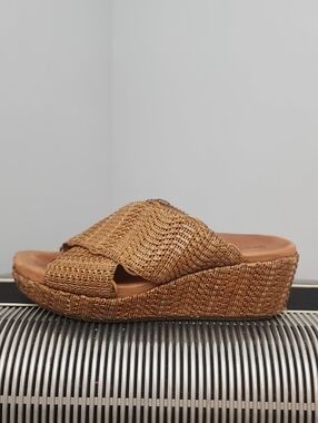 GENTLE SOULS TAN LEATHER WEDGE SANDALS SIZE 8